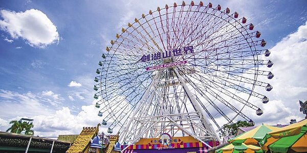 主題樂園再度受到疫情海嘯衝擊，4、5月業績幾乎崩掉近九成！圖／劍湖山世界提供
