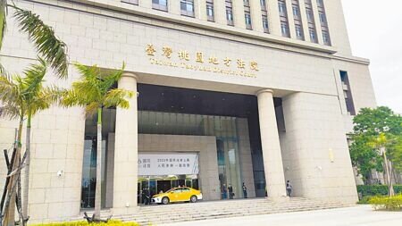 桃園市徐姓男子接連出軌且被妻子抓包,妻子訴請離婚,男子竟稱妻子是要騙取祖產,法官認為2人婚姻糾結面子、金錢問題,准許離婚。(賴佑維攝)