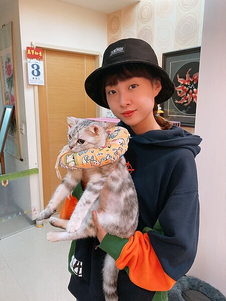 永慶房屋經紀人張紜萍畢業後曾投入旅遊業的業務助理,但受到疫情影響,旅遊業面臨前所未有的低潮期,她毅然決然轉換跑道。圖/永慶房產集團提供