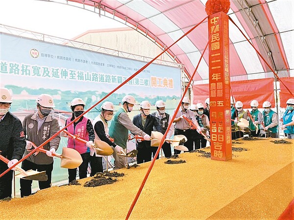 桃園市中壢通往觀音主要道路月桃路第2標工程昨天開工。圖/桃市府工務局提供