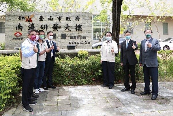亞旭電腦於南瀛5G研發大樓設立首座數據應用研發中心,將重點發展民生物聯網、車聯網與企業專網。圖/臺南市政府提供