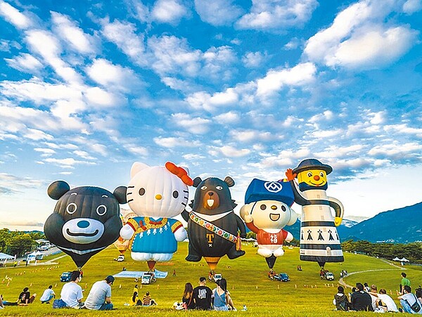 易遊網打造結合熱氣球繫留體驗的多款遊程,含交通、住宿每人5900元起。(台東縣政府提供)