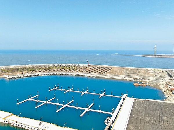 2017年開工的彰化漁港第一階段基礎建設工程,已經完成75%。(彰化縣府提供/吳建輝彰化傳真)