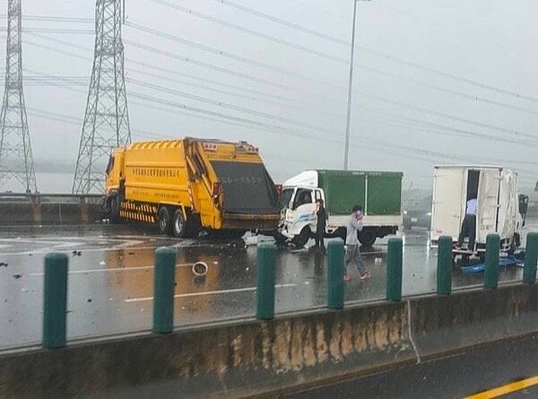 國道3號北上192公里路段,27日上午10時30分許,同時間分別發生兩件共8車連環撞車禍,有多人受傷送醫。圖/翻攝彰化踢爆網