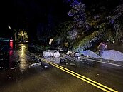 1噸重大落石橫躺和平台8線27.7公里　中警交管防意外