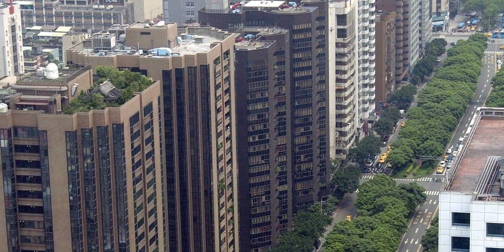 據調查，台北市有六棟屋齡超過30年的指標老商辦，近年交易身價突破每坪百萬。圖／中時報系資料照
