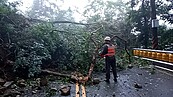 連日豪雨落石坍塌　北宜公路31公里雙向封鎖搶通中