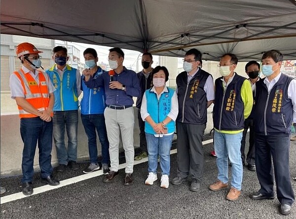 東豐快速道路立交共構國4問題,立委江啟臣表示,要請中市府盡速向中央提出申請計畫,努力爭取約20億經費。圖/聯合報