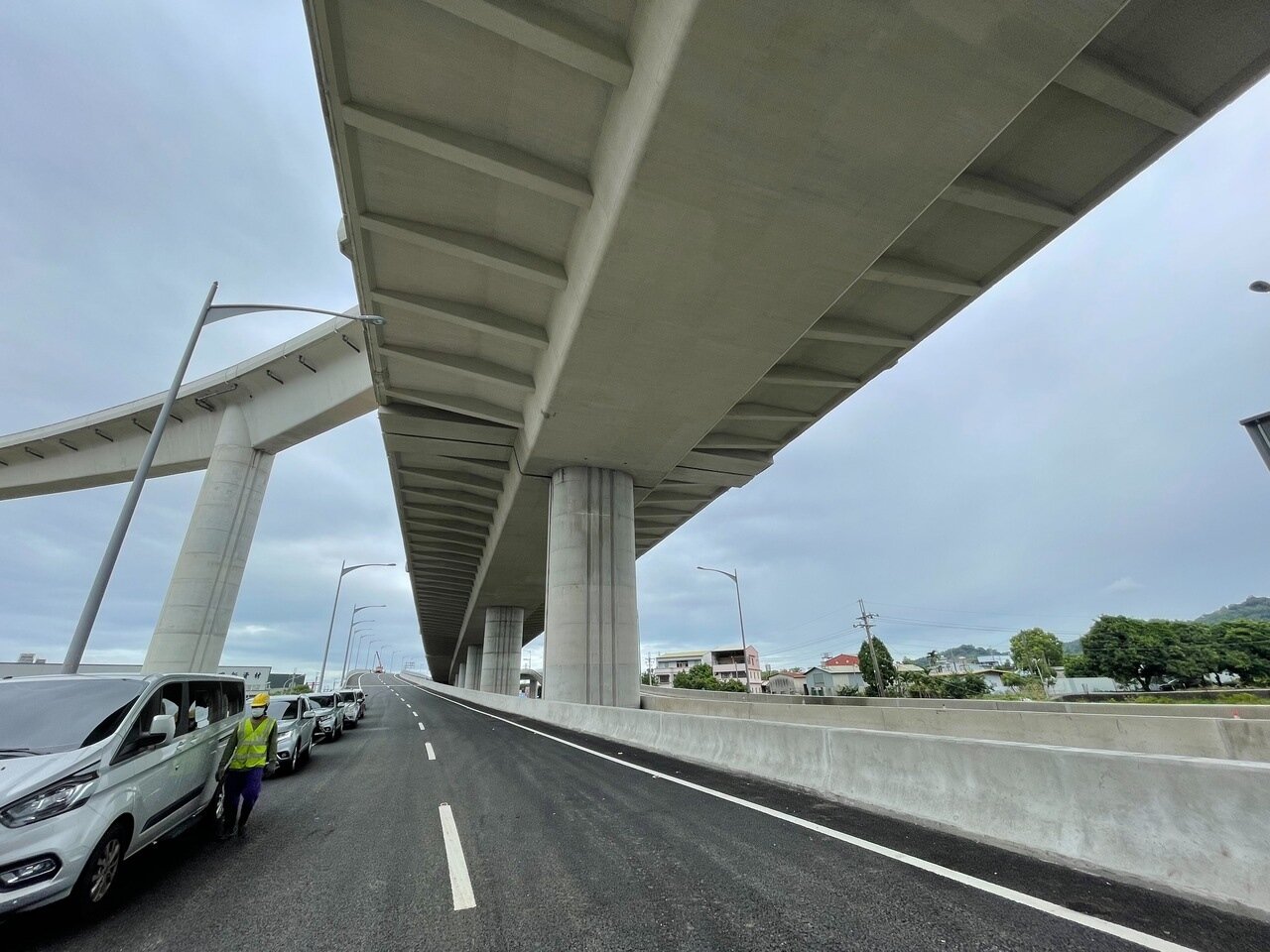 國道4號豐勢交流道東行出口匝道20日通車完成勘驗,將於30日上午11時提前開放通車,用路人連接至台3線,將可節省約15分鐘時間。記者劉柏均/攝影