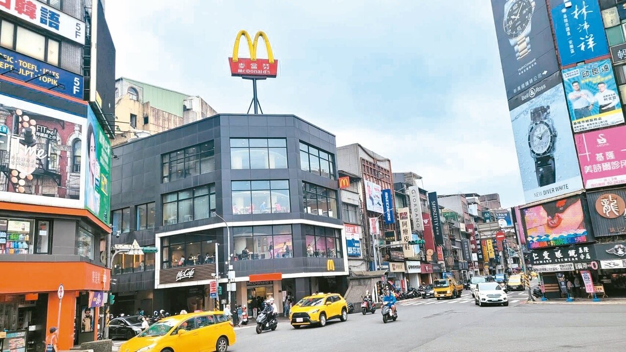 基隆愛三路麥當勞昨公告，今天晚上8時結束營業。記者游明煌／攝影 