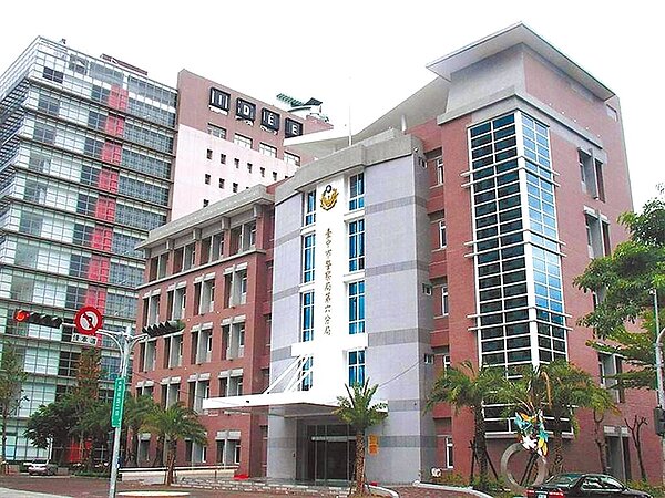 台中西屯區某社區大樓,29日傍晚發生女兒殺母命案。全案由台中市警察局第六分局(見圖)報請檢方指揮偵辦中。圖/取自警方官網