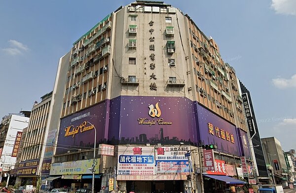 台中「萬代福影城」自6月1日起暫停營業。圖/Google Map