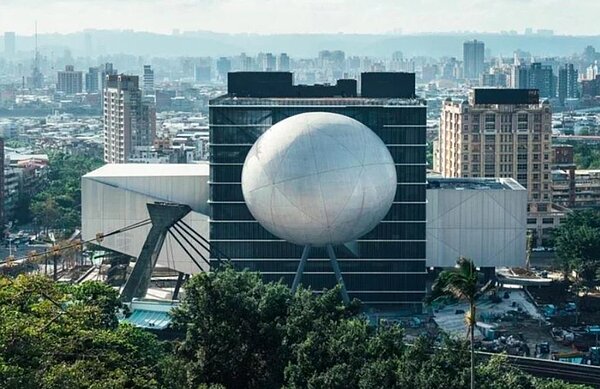 位於台北捷運劍潭路站對面的台北表演藝術中心於3月起試營運。圖/北藝提供