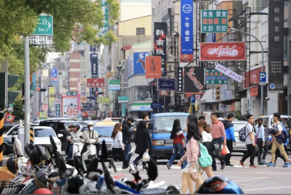 台北市自2019年起陸續核准共享汽車業1600輛營運，不過APP尋車會鳴喇叭聲，卻吵得民眾苦不堪言。圖／聯合報資料照片