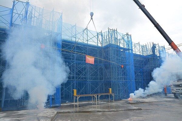 「竹東交通轉運中心」今日上梁,預計年底完工。圖/交旅處提供