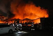 三重力行市場零售攤販起火　燒毀5店家13輛汽機車