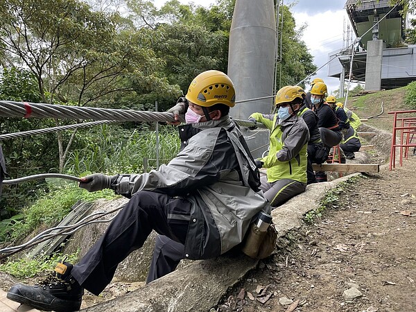 歷經3個多月的時間,貓纜終於順利換纜完成。圖/台北捷運提供