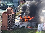 青埔接待中心大火！百坪樣品屋燒到剩骨架　疑是「它」釀禍