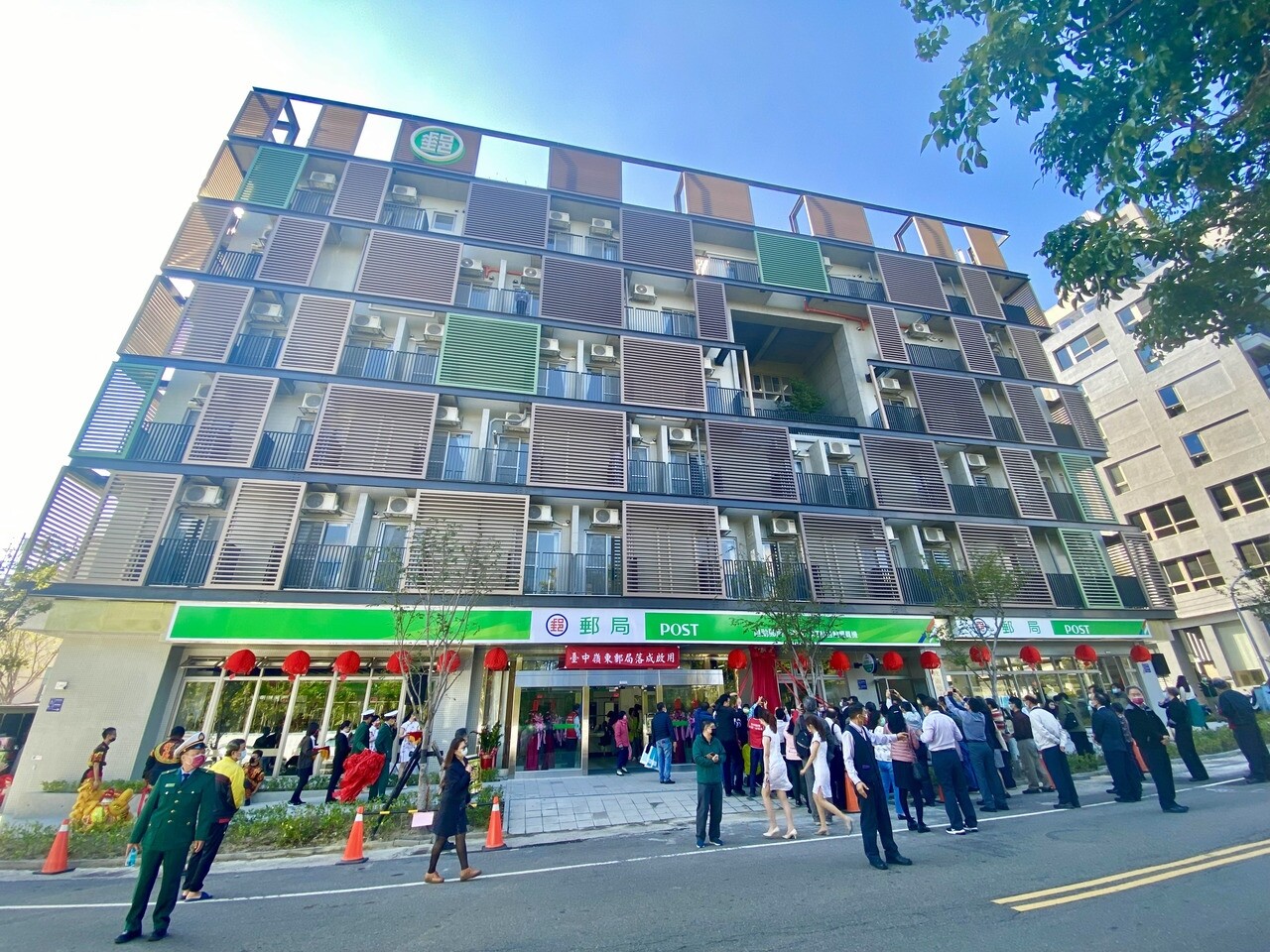 這座五星級郵局除了郵政業務之外,並規劃有營業店面及出租套房。記者宋健生/攝影