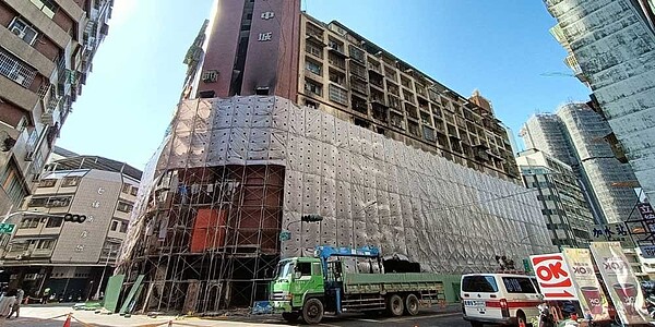 高雄都發局首創高雄「公益性跨區區段徵收」方案,將區段徵收城中城街廓與七賢國中舊址東側約1.2公頃土地。圖/中時電子報資料照片