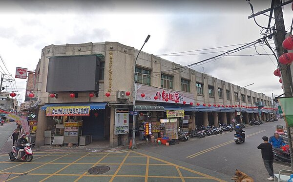 新北市新莊興化市場外觀老舊,市府決定重建,預計明年初動工,2024年完工。圖/新北市市場處提供