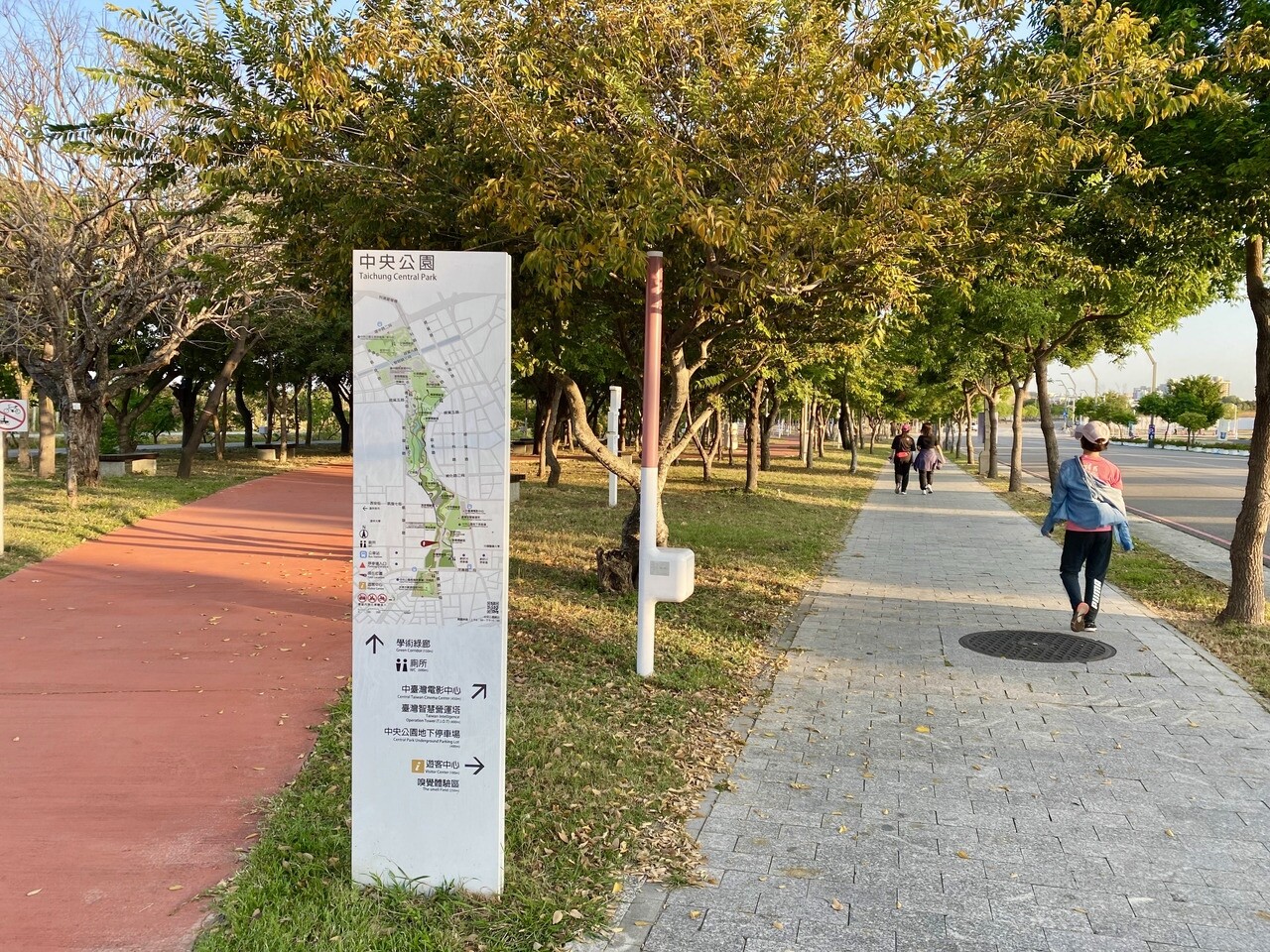 占地67公頃的水湳中央公園啟用一週年，周邊土地交易也頻創新高價。記者宋健生/攝影 