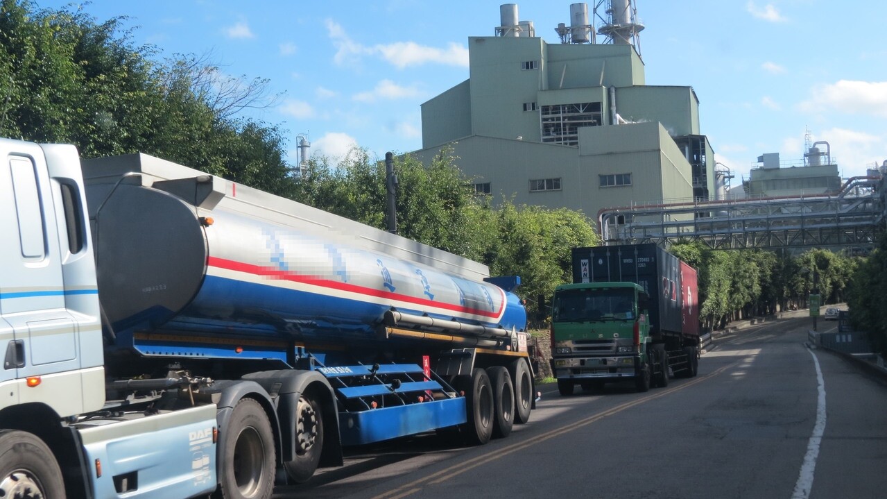 長春石油化學股份有限公司苗栗廠及周邊主要道路宜春路，苗栗縣環保局預告明年2月公告為全縣第一處空氣品質維護區。記者范榮達／攝影 