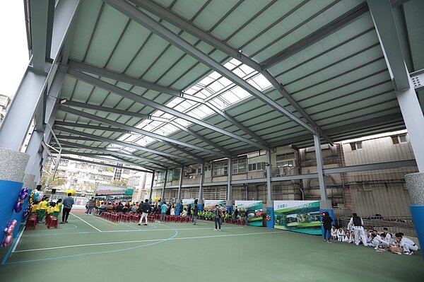 基隆校園已累積完成22座半戶外球場。圖/基隆市政府提供