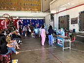 台中開放夜市、企業揪團接種疫苗　週末擴大百貨賣場開放施打