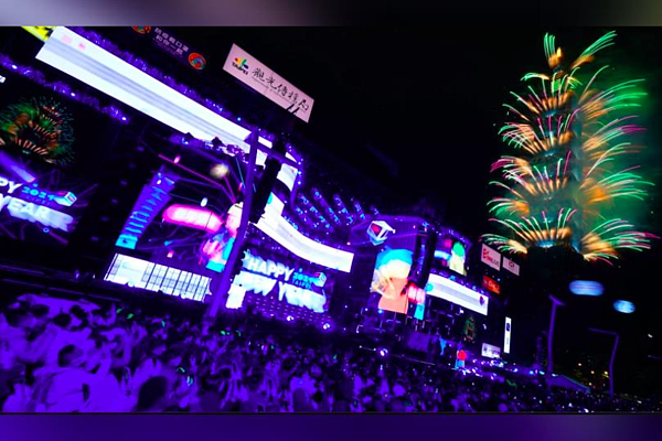 今年北市府前跨年晚會將比照去年在松壽、松高、新仁愛路間畫設管制區,但不會限制入場人數。圖/北市觀傳局提供
