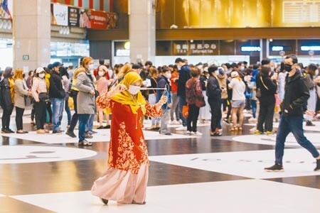 
台北車站疫苗接種站延長開設至12日，開放所有本國、外國籍人士接種。（郭吉銓攝）
