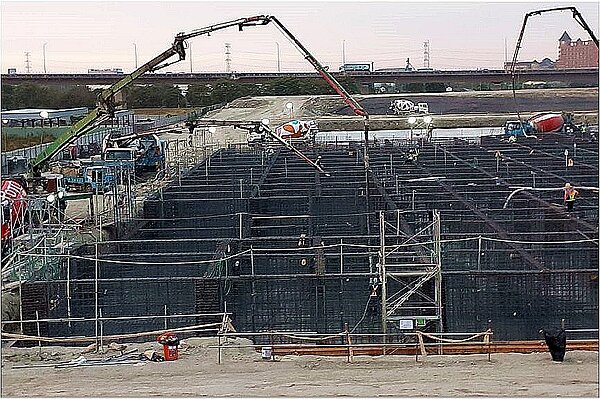 半導體先進材料大廠美商英特格3年內將投資共140億元在高雄打造在台最先進技術、支援5奈米含以下製程的廠區。圖/高雄市政府提供