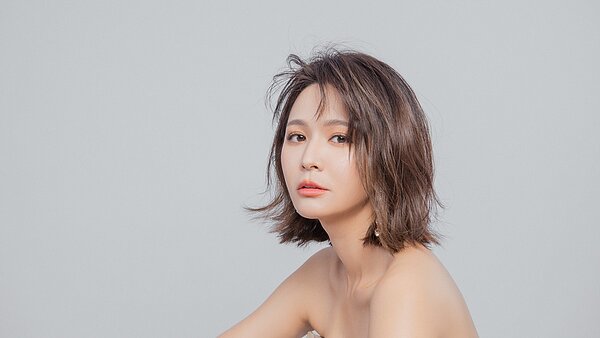 從新聞台主播轉戰演藝圈的吳怡霈表現亮眼，私底下理財也很有一套。圖／取自吳怡霈臉書