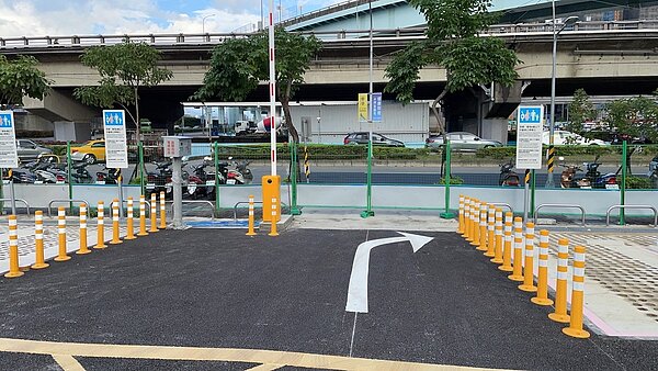 板橋新都段臨時平面停車場出入口。圖／新北市政府提供