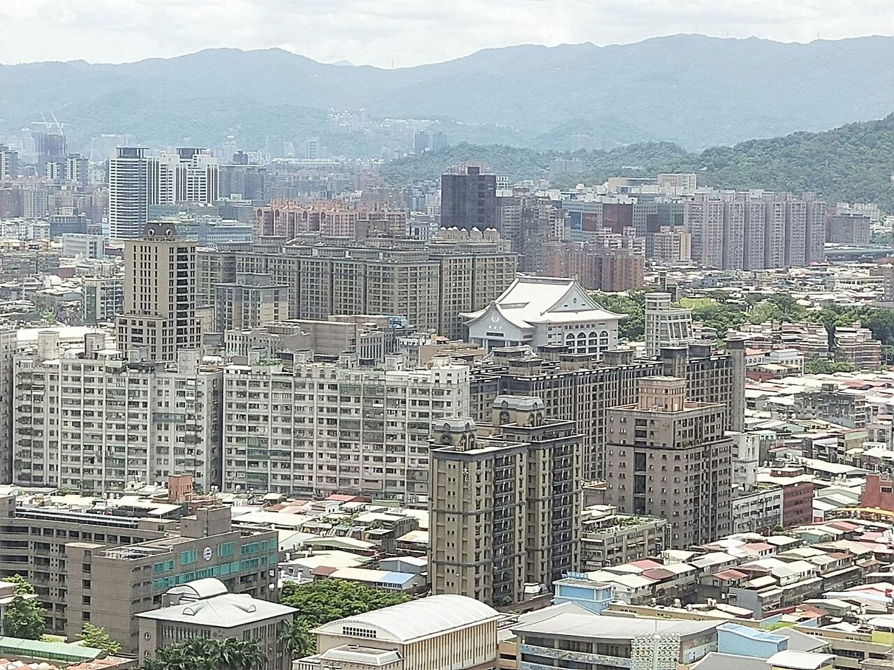 六都僅剩新北市尚未表態實施囤房稅,對此,新北市財政局稅捐稽徵處長張世玢表示,新北市將會朝向研議差別稅率方向前進。記者施鴻基/攝影