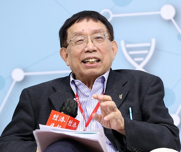 蘇益仁說,就連新加坡、英國的高齡者都能打到八成至九成,應比照歐美成立「醫護隊」,或請鄰里長、家庭醫師出面說服接種,只要長者在任何時刻表明有意接種,直接到府打針。圖/聯合報資料照片