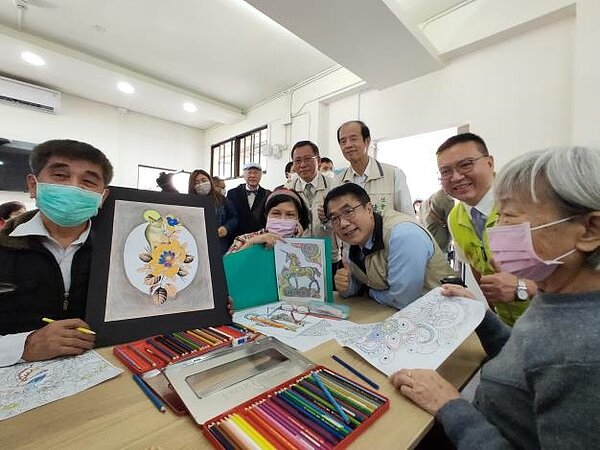 南市首座銀髮悠活園區熱鬧開幕。圖/台南市府提供