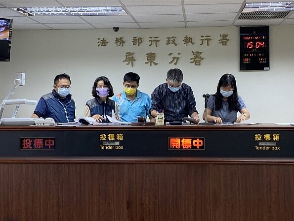 屏東分署日前於法拍會開標2千坪「科技產業園區」廠房,光電業者以8124萬3009元搶標。圖/屏東分署提供