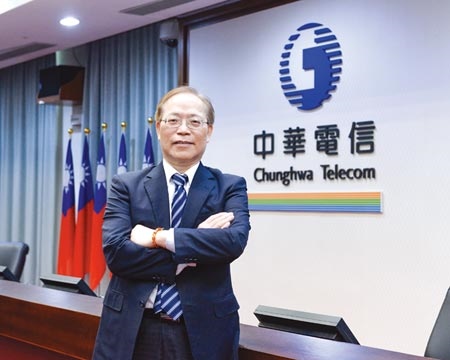 中華電信謝繼茂董事長表示，今年5G基地台建設已逾1萬2千台、已提前達標年度建設目標。圖∕王德為