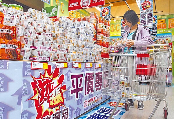 近期民生餐飲漲聲響起,但國內上游供應的主要肉品、蔬果價格並未有明顯波動,行政院為防不肖業者有哄抬物價、違法囤積或聯合壟斷,昨天決定成立跨部會的「物價聯合稽查小組」,由法務部次長張斗輝擔任召集人,主動稽查業者是否有囤積、操弄物價的行為,從速從嚴查辦。圖/中時報資料照片