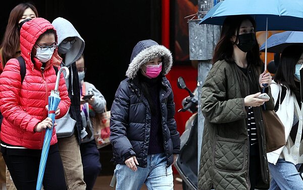 再下一波會在12月20日之後,的確有冷高壓南下的趨勢,仍有很高的不確定性,時間與強度都還有變動空間,變化幅度仍高,尤其也要配合北極振盪指標等發展,的確在12月下旬有轉趨冷的趨勢。圖/聯合報資料照片