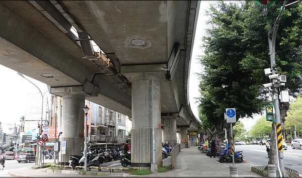 捷運士林站橋下現場照片。圖／北市工務局提供