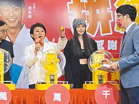 台中市長盧秀燕21日將舉行壓軸抽好宅大獎，還有50萬現金與名畫獎項。（本報資料照片）