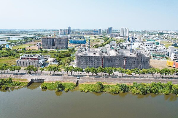 台南九份子重劃區是全國第一個低碳生活示範區,吸引建商持續搶進推案。圖/顏瑞田翻攝