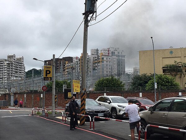 萬隆變電所爆炸。圖/取自民眾臉書