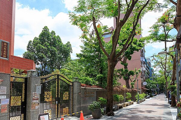 藝術氣息濃厚的博愛街。圖/蕭永木攝