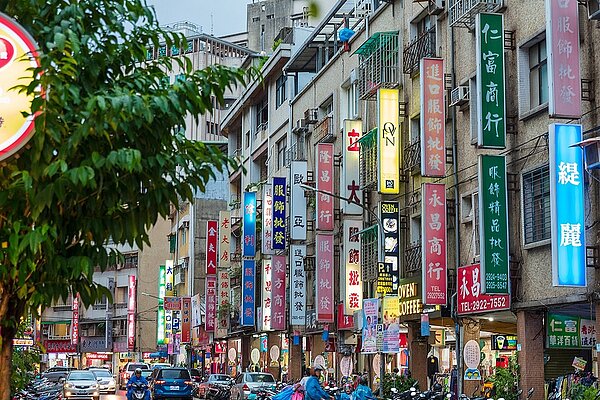 韓式風格滿滿的中興街。圖/蕭永木攝