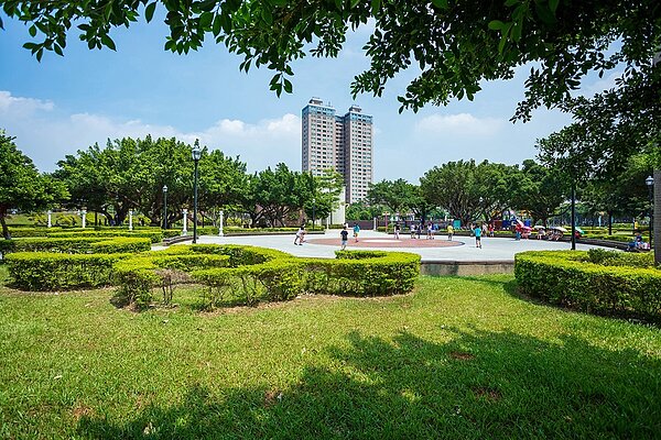 萬坪仁愛公園,環境清幽。圖/蕭永木攝