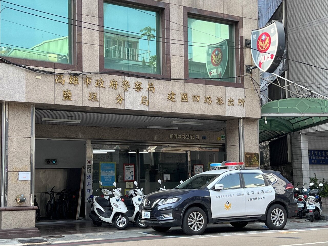 高雄市鹽埕警分局建國四路派出所每月租金10萬元,地方建議讓派出所移到城中城舊址,節省租金支出。記者張議晨/攝影