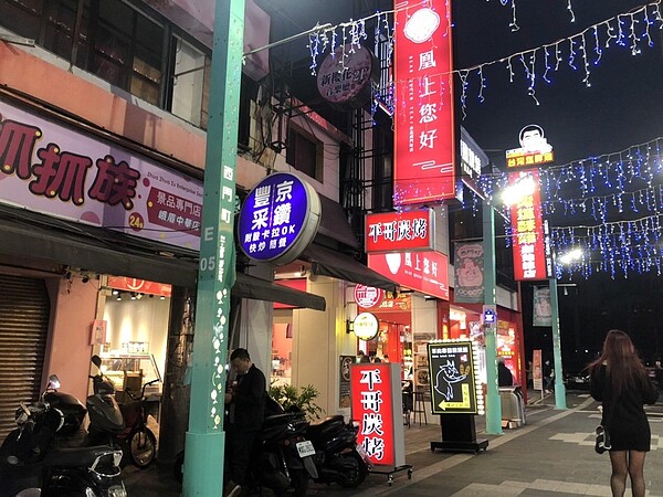 平民美食餐飲較不受疫情影響，近期積極展店迎接國旅人潮。圖／台灣房屋提供